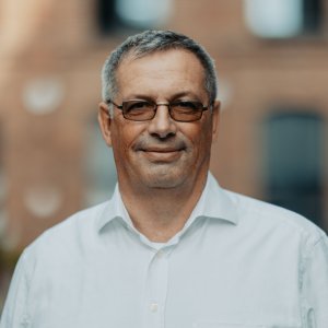 Dr. Robert Zores